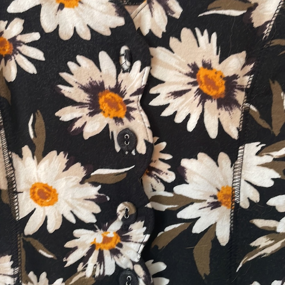 Kimchi Daisy print tank top EUC - Picture 2 of 6